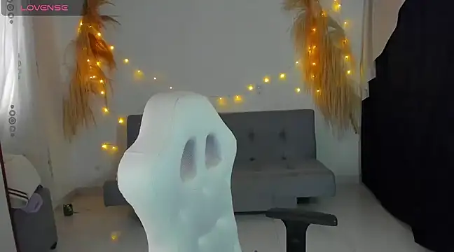 Snapshot of lovelypocahontas11 chatting on January 2025 09:35:02 PM lovelypocahontas11 online show from January 2025 09:35:02 PM