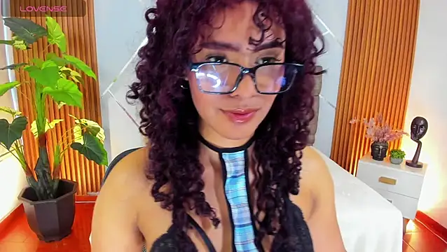 charlottee white online show from December 2025 08:43:02 PM