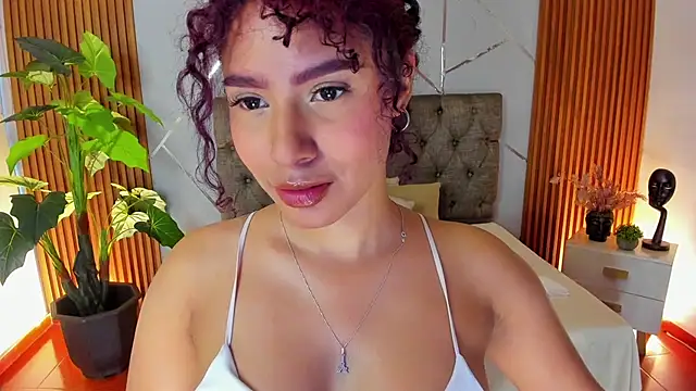 charlottee white online show from December 2025 07:57:01 PM