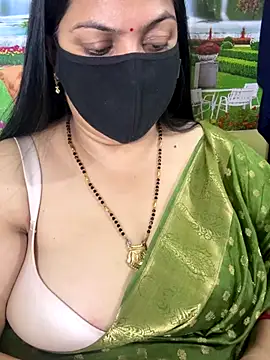 FlatVincy4 online show from November 2025 03:26:02 PM