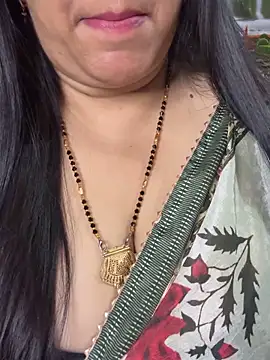 FlatVincy4 online show from November 2025 04:00:01 PM