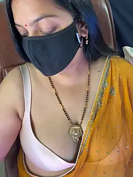 FlatVincy4 online show from November 2025 01:32:02 PM