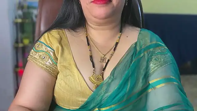 FlatVincy4 online show from February 2026 04:25:01 PM