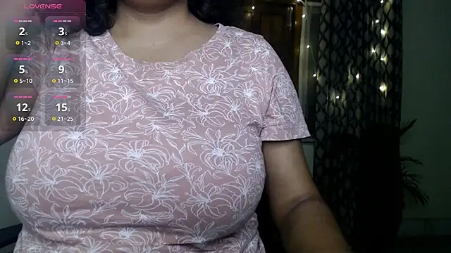 hot menka online show from October 2025 01:12:02 PM