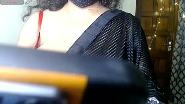 hot menka online show from October 2025 04:52:01 PM