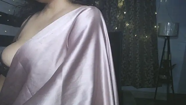 hot menka online show from December 2025 04:31:01 PM