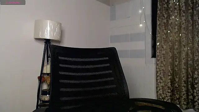 hot menka online show from February 2026 05:54:02 PM