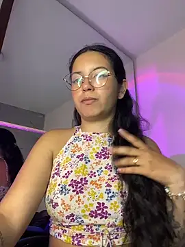 Snapshot of Rosita_forever_ chatting on May 2026 04:48:02 PM Rosita forever online show from May 2026 04:48:02 PM