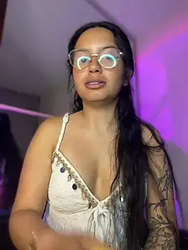 Snapshot of Rosita_forever_ chatting on May 2026 02:08:02 AM Rosita forever online show from May 2026 02:08:02 AM