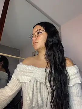 Snapshot of Rosita_forever_ chatting on April 2026 06:25:02 PM Rosita forever online show from April 2026 06:25:02 PM