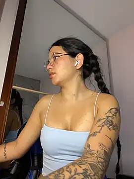 Snapshot of Rosita_forever_ chatting on May 2026 04:12:01 PM Rosita forever online show from May 2026 04:12:01 PM