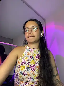 Snapshot of Rosita_forever_ chatting on May 2026 05:05:02 AM Rosita forever online show from May 2026 05:05:02 AM
