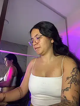 Snapshot of Rosita_forever_ chatting on April 2026 09:50:01 PM Rosita forever online show from April 2026 09:50:01 PM