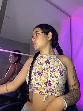 Snapshot of Rosita_forever_ chatting on April 2026 01:04:02 PM Rosita forever online show from April 2026 01:04:02 PM