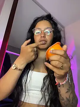 Snapshot of Rosita_forever_ chatting on May 2026 03:06:02 PM Rosita forever online show from May 2026 03:06:02 PM