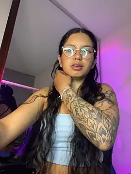 Snapshot of Rosita_forever_ chatting on May 2026 03:11:02 PM Rosita forever online show from May 2026 03:11:02 PM