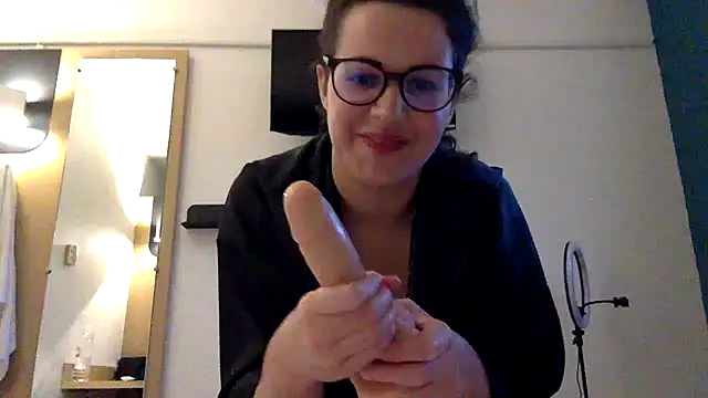 LolaGuess online show from January 2025 04:49:02 PM