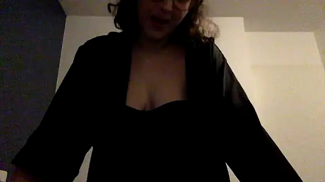 LolaGuess online show from December 2024 08:43:01 PM