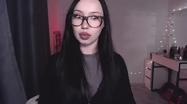 Snapshot of MoranaMissGod chatting on December 2024 09:43:01 PM MoranaMissGod online show from December 2024 09:43:01 PM