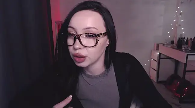 Snapshot of MoranaMissGod chatting on December 2024 12:47:01 AM MoranaMissGod online show from December 2024 12:47:01 AM