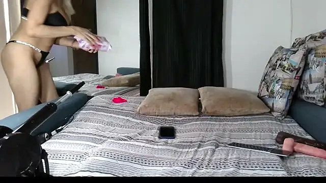 Carla-Bonny18 online show from April 2026 08:04:02 PM