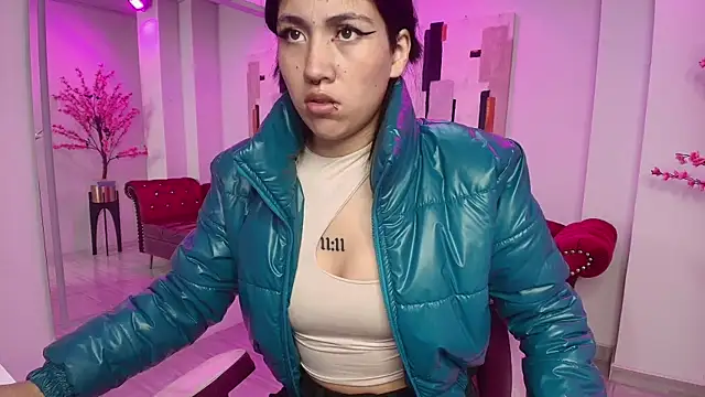 Leia queens online show from March 2025 02:34:02 PM