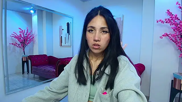 Leia queens online show from February 2025 02:24:02 PM