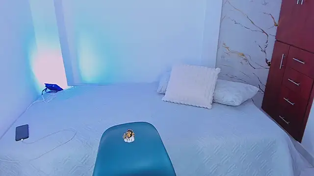 martina roldam online show from March 2026 03:23:01 AM