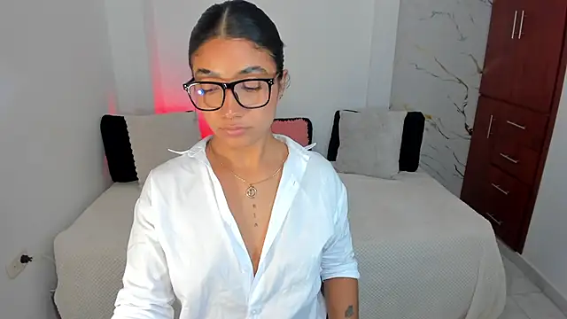 martina roldam online show from May 2026 03:28:02 AM