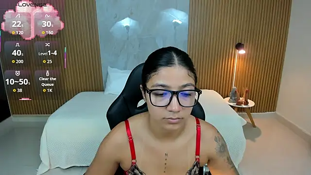 martina roldam online show from October 2025 09:58:02 PM