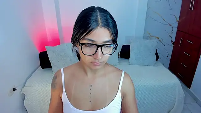 martina roldam online show from April 2026 01:19:01 AM