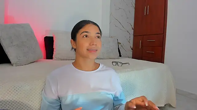 Snapshot of martina_roldam chatting on June 2026 12:54:01 AM martina roldam online show from June 2026 12:54:01 AM