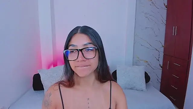 martina roldam online show from April 2026 02:26:01 AM