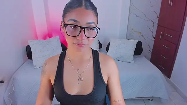 martina roldam online show from April 2026 04:08:02 AM