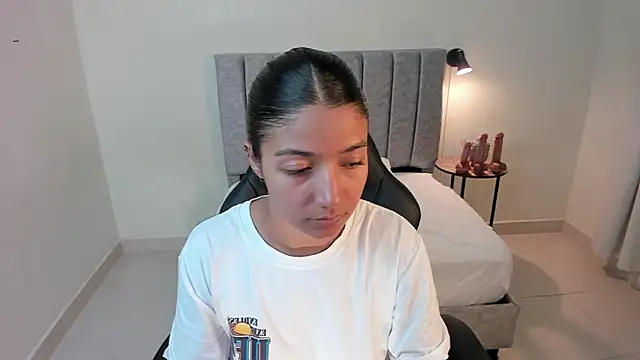 martina roldam online show from October 2025 02:22:02 AM