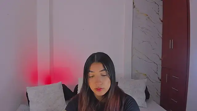 martina roldam online show from March 2026 02:01:01 AM