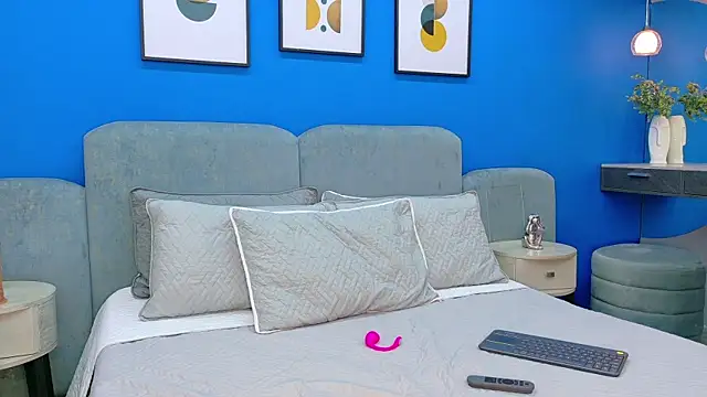 martina roldam online show from January 2026 08:37:02 PM