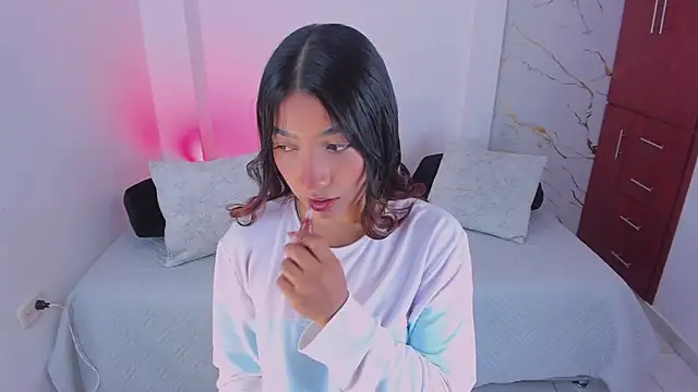 martina roldam online show from March 2026 03:30:02 AM