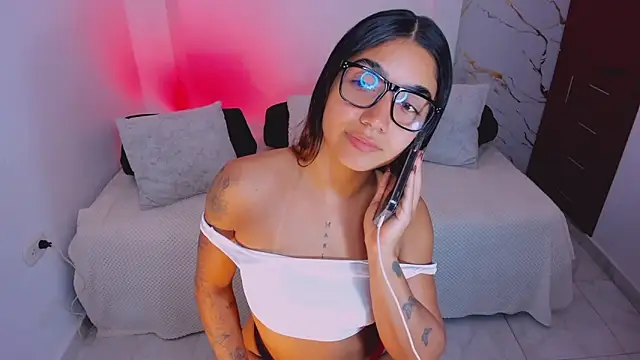 martina roldam online show from April 2026 02:06:01 AM