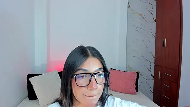 Snapshot of martina_roldam chatting on June 2026 04:28:01 AM martina roldam online show from June 2026 04:28:01 AM