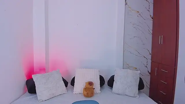 martina roldam online show from April 2026 02:51:01 AM