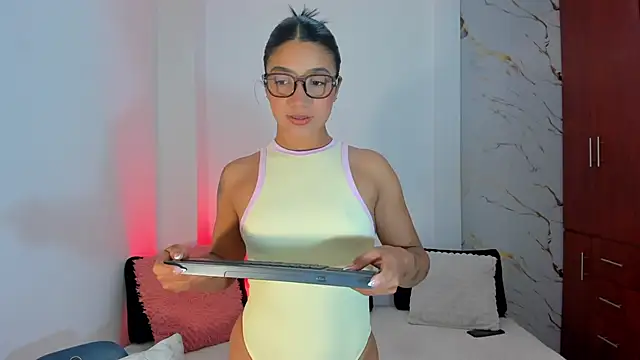 Snapshot of martina_roldam chatting on June 2026 04:21:02 AM martina roldam online show from June 2026 04:21:02 AM