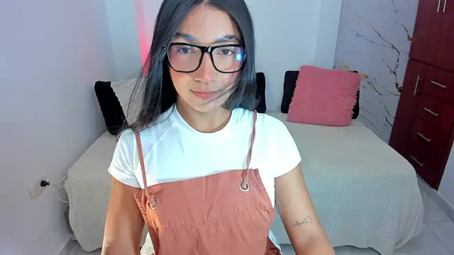 martina roldam online show from June 2026 02:12:02 AM
