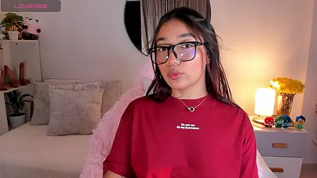 martina roldam online show from March 2025 12:10:01 AM