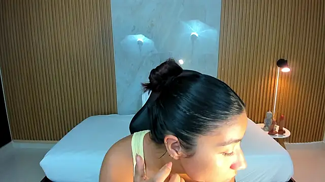 martina roldam online show from November 2025 11:08:02 PM