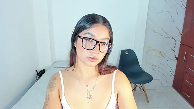 martina roldam online show from March 2026 04:17:02 AM