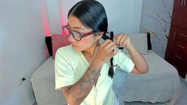 Snapshot of martina_roldam chatting on June 2026 04:20:02 AM martina roldam online show from June 2026 04:20:02 AM