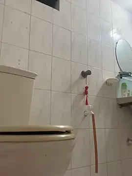 Snapshot of GildanK18 chatting on October 2025 10:07:01 PM GildanK18 online show from October 2025 10:07:01 PM