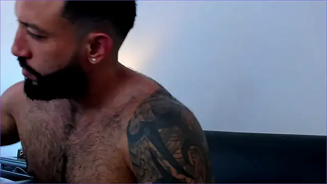 Snapshot of BradLeon_ chatting on October 2025 05:21:02 PM BradLeon online show from October 2025 05:21:02 PM