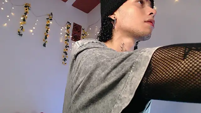 Snapshot of seven7xis chatting on March 2025 04:51:02 AM seven7xis online show from March 2025 04:51:02 AM